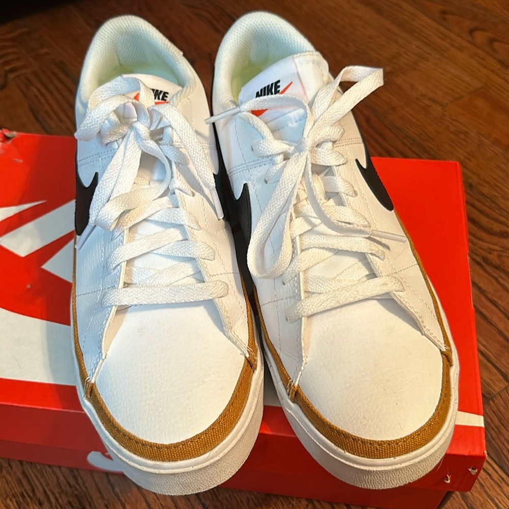 Size 9.5 Nike Court Legacy white/black sneakers